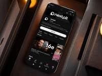 Ein Google Pixel 9 Smartphone zeigt die Benutzeroberfläche der NextPit-App im Dunkelmodus.