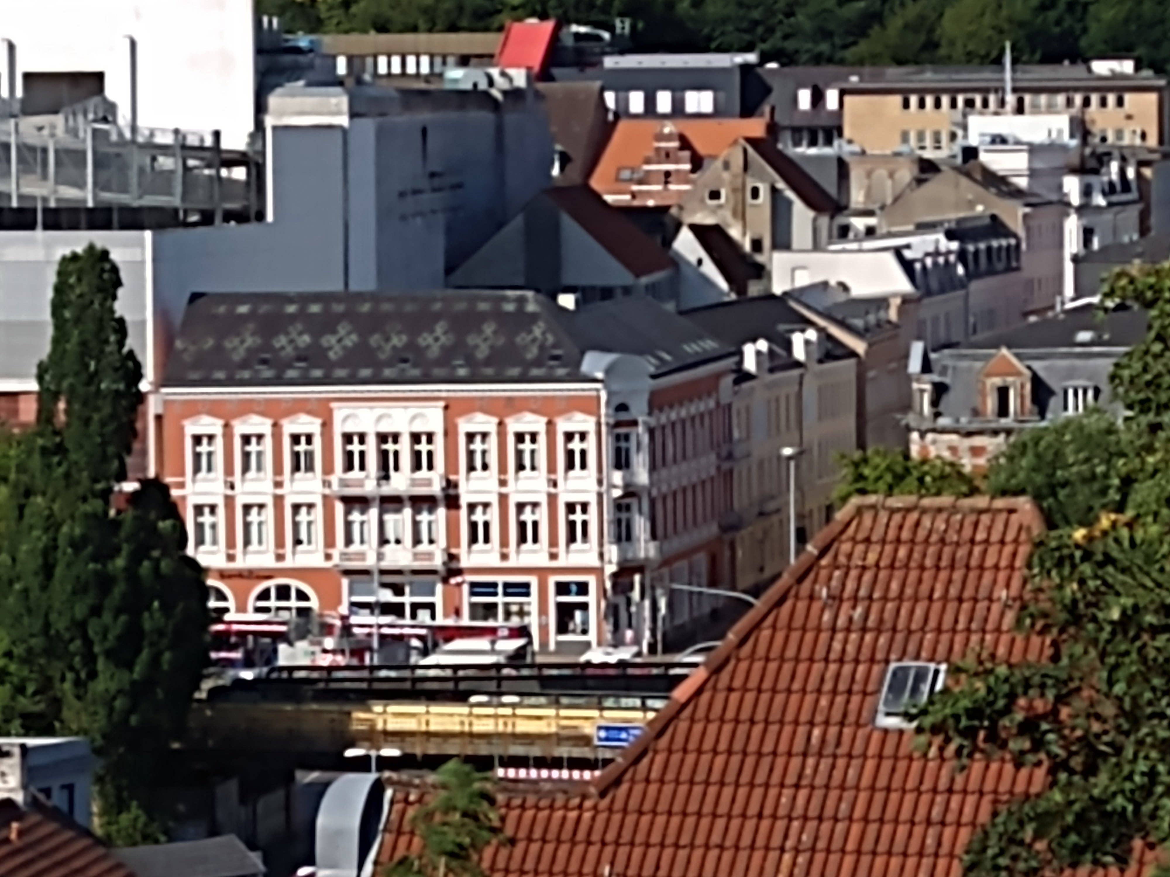 Zoom 2 Kurz und knapp von der Zoomfunktion der Kamera sollte man bei jeder Stufe die Finger lassen. Hier scharft das Handy die Bilder viel zu stark digital nach