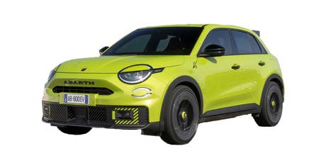 abarth-600e-turismo-seitlich-vorn-gruen