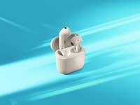 Sennheiser kabellose Ohrhörer in einem Ladecase vor einem blauen Hintergrund.