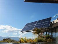 Balkonkraftwerk in der Sonne