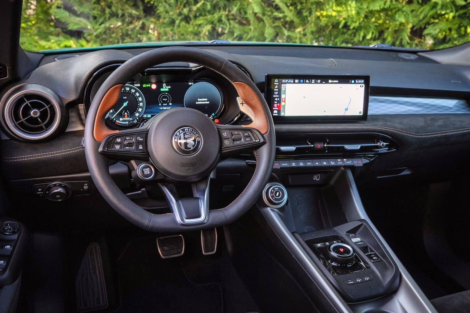 Cockpit des Alfa Romeo Tonale Plug-in-Hybrid.