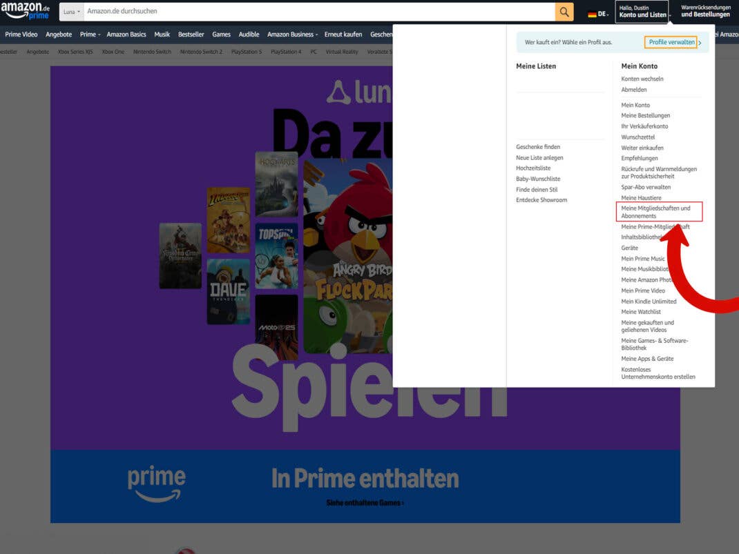 Amazon Prime Mitgliedschaften-Tab in der Amazon-Übersicht ist mit einem roten Pfeil markiert.
