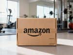 Amazon Paket in einem Fitnessstudio