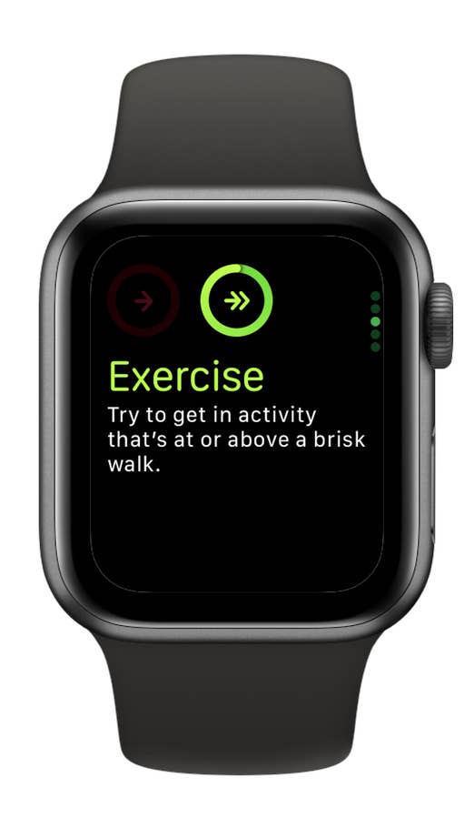 Apple Watch SE 3 zeigt 'Übung' mit einer Aufforderung, bei zügigem Gehen aktiv zu werden.