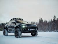 Audi Q6 e-tron offroad concept im Schnee.