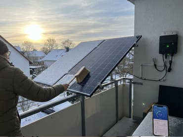 Schnee, Frost, wenig Sonne: So holst du trotzdem Strom vom Balkon