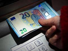 Geld am Bankautomaten