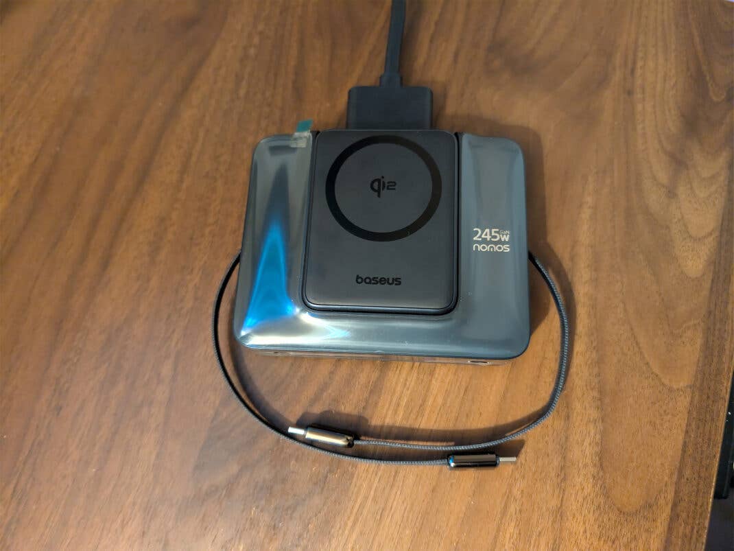 Baseus-Ladestation mit USB-C-Kabeln