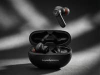 Beyerdynamic Amiron 100 vor einem neutralen Hintergrund