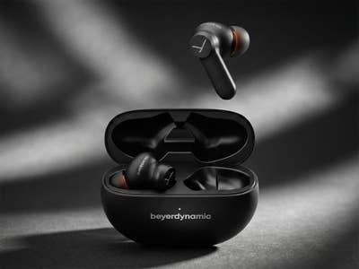 Beyerdynamic Amiron 100 vor einem neutralen Hintergrund