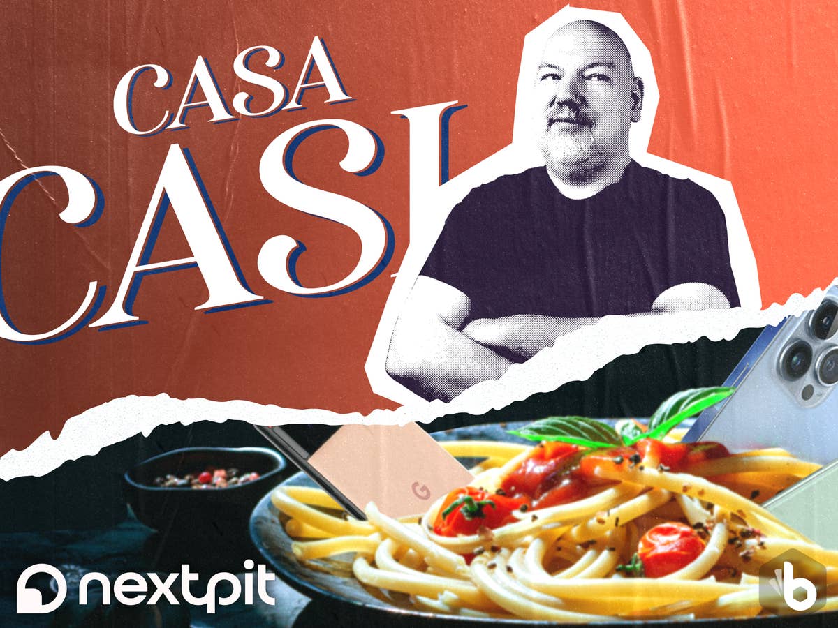 casa-casi-news Casa-Casi-Logo, daneben Casi und im Vordergrund ein Teller mit Spaghetti und Smartphones