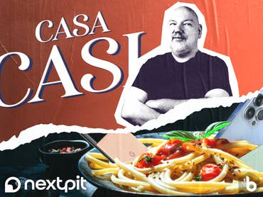 Casa-Casi-Logo, daneben Casi und im Vordergrund ein Teller mit Spaghetti und Smartphones