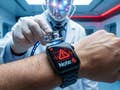 Ein KI-Arzt horcht eine Apple-Watch am Handgelenk des Patienten ab.