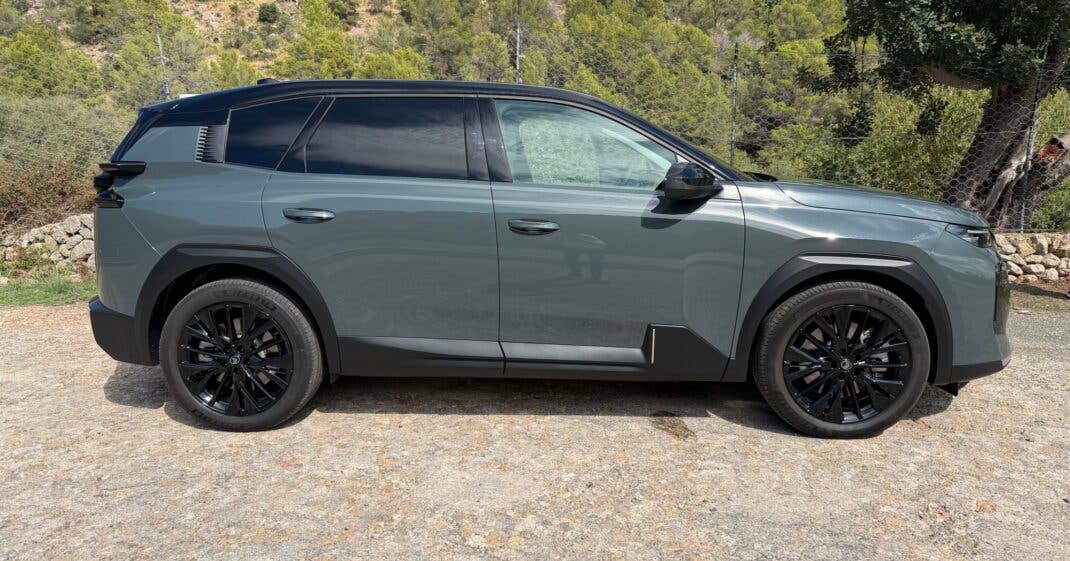 Citroën e-C5 Aircross in der Seitenansicht.