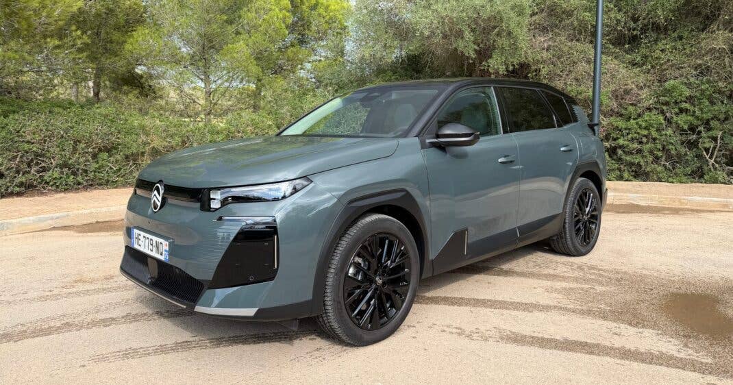 Citroën e-C5 Aircross in der seitlichen Frontansicht