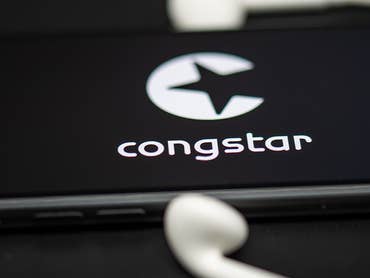 Congstar auf Smartphone mit schwarzem Hintergrund