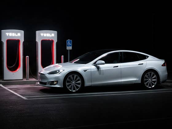 Desaströse Bilanz: Tesla fährt am Markt vorbei