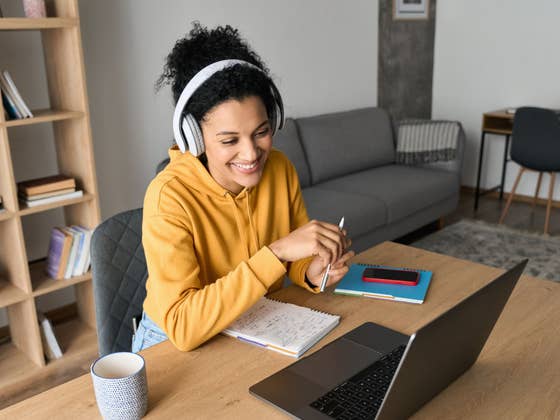 Kopfhörer fürs Homeoffice: Darum empfehlen wir diese 3 Over-Ear-Modelle