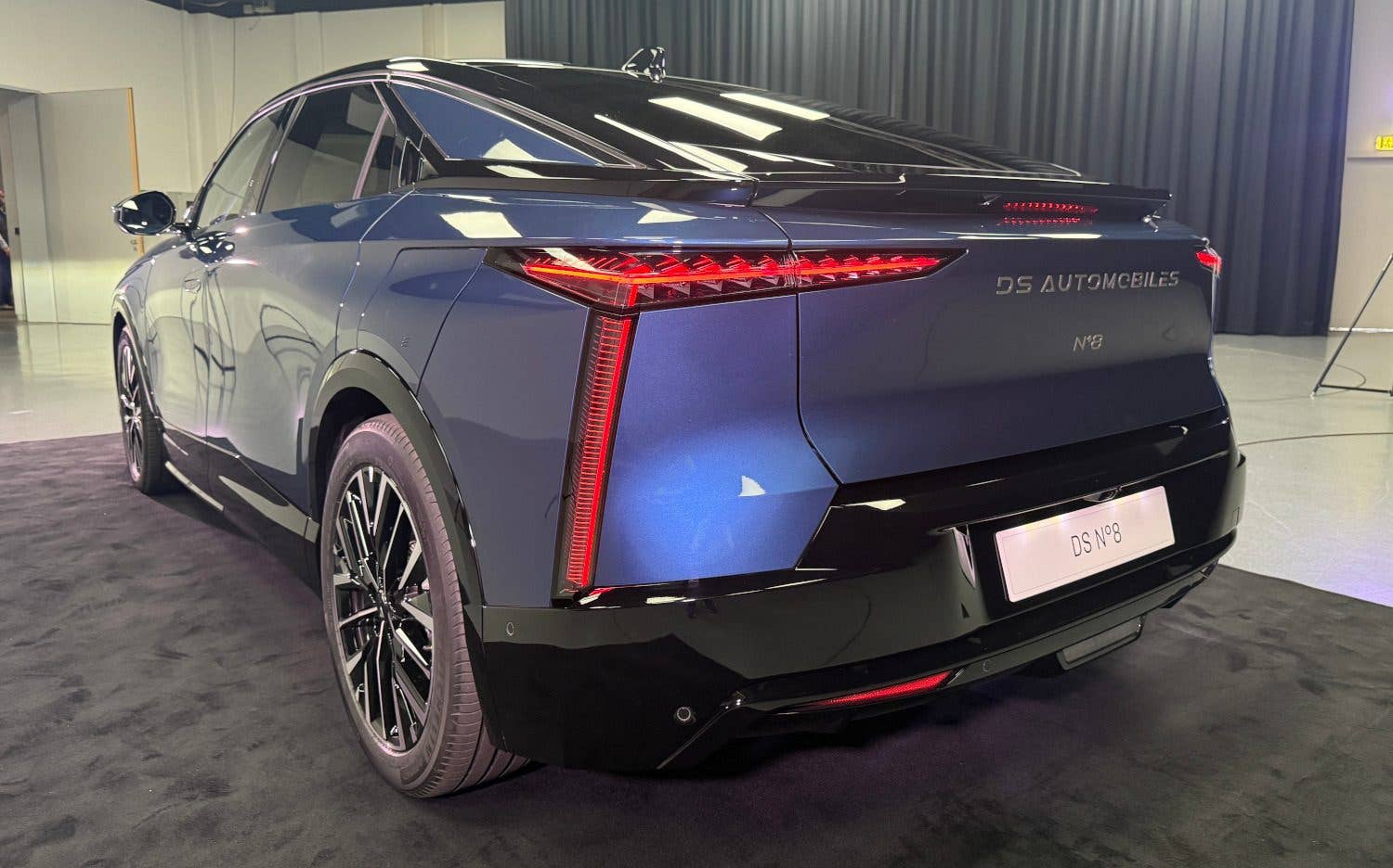 Heckansicht des DS N°8.