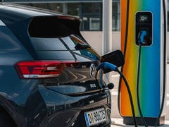 Strom statt Sprit: Das E-Auto gewinnt an Fahrt