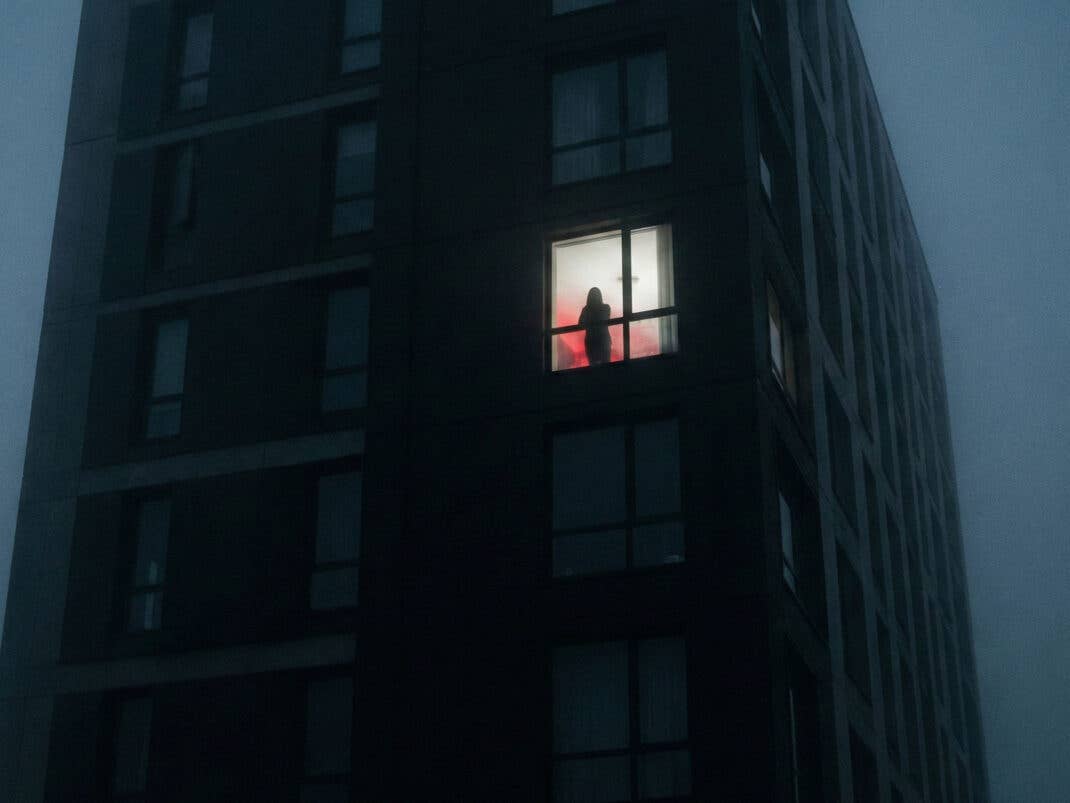 Ein Hochhaus als Brennpunkt der Gesellschaft in Happiness