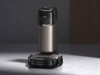 Ein Eufy Omni S2 Saugroboter in einer modernen Umgebung.