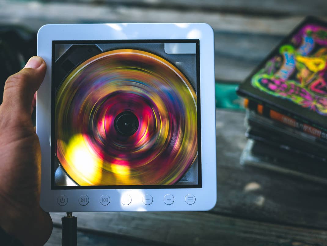 Klappe mit Durchblick