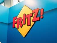 Fritz!-Logo auf blauem Hintergrund