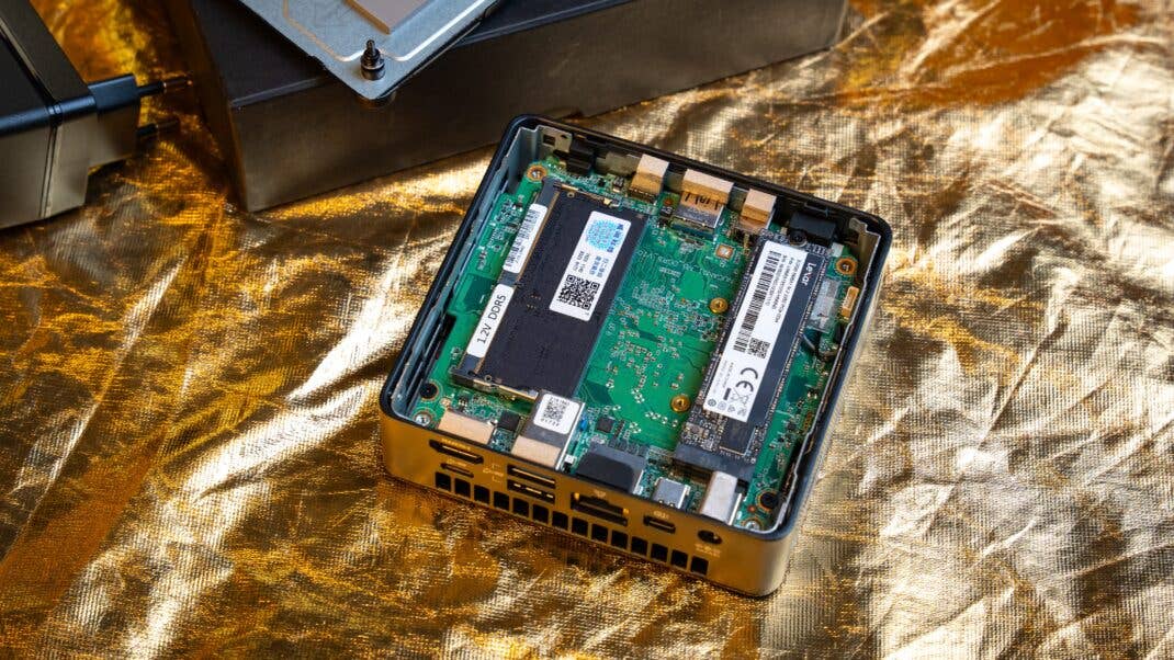 Geekom Mini Air 12 augeschraubt Geekom Mini Air 12 augeschraubt