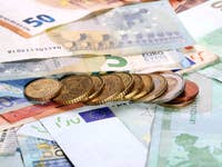 Geldscheine und Münzen