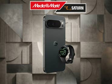 Google Pixel 10 Pro XL mit Pixel Watch 3 vor einem neutralen Hintergrund