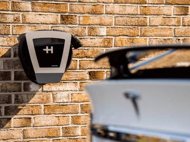 Heidelberg Energy Control Wallbox an Steinwand