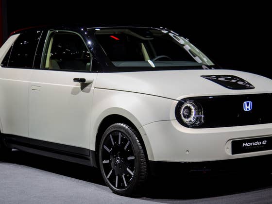 Skepsis: Gro&szlig;er Autobauer rudert beim E-Auto zur&uuml;ck