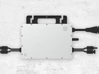 Hoymiles HM-800 auf weißer Wand