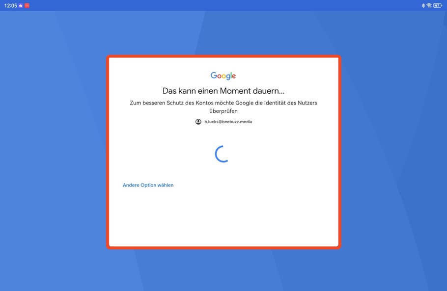 Google-Überprüfungsnachricht auf Huawei MatePad mit blauem Hintergrund.