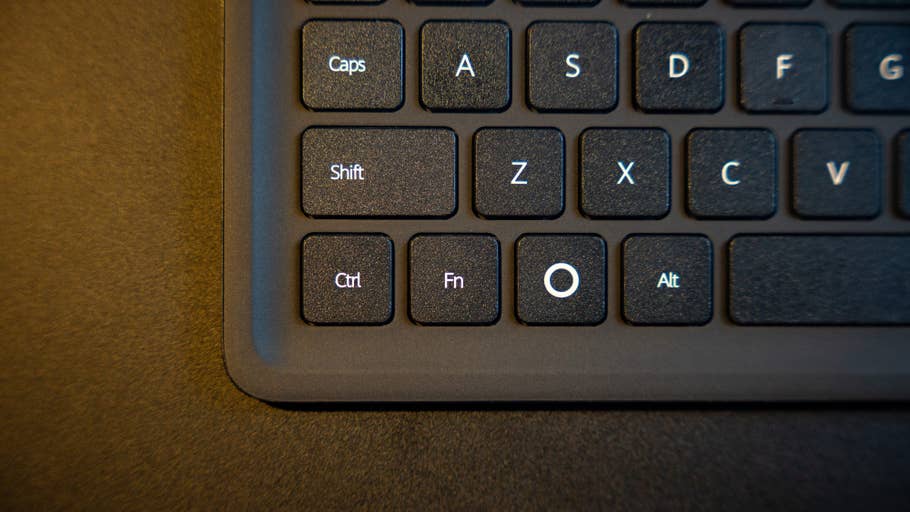 Nahaufnahme einer Tastatur mit den Tasten Strg, Fn und Alt.