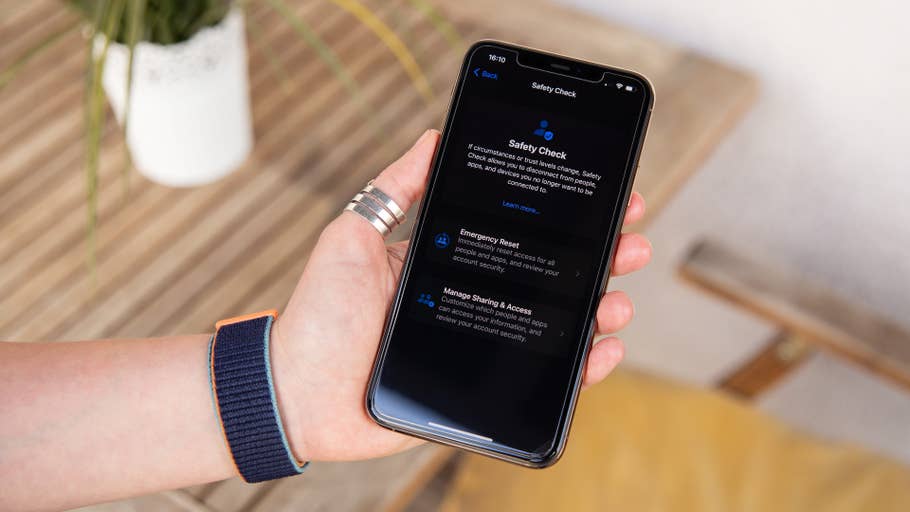 Der Sicherheits-Check auf einem iPhone, das die Beta von iOS 16 nutzt.