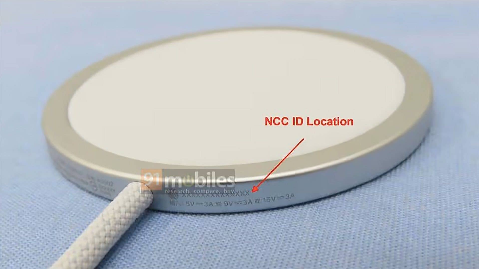 Nahaufnahme eines Ladepads mit gekennzeichneter NCC-ID-Position an der Seite.