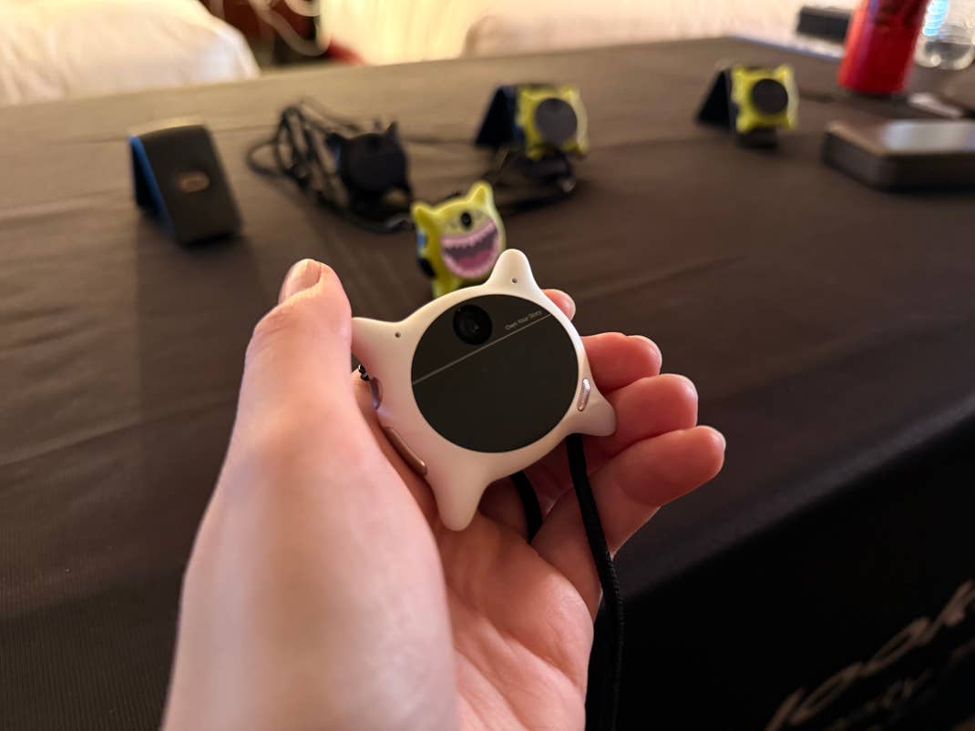 Looki AI companion size