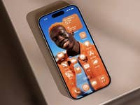 iOS 26 mit dem neuen Design auf einem iPhone