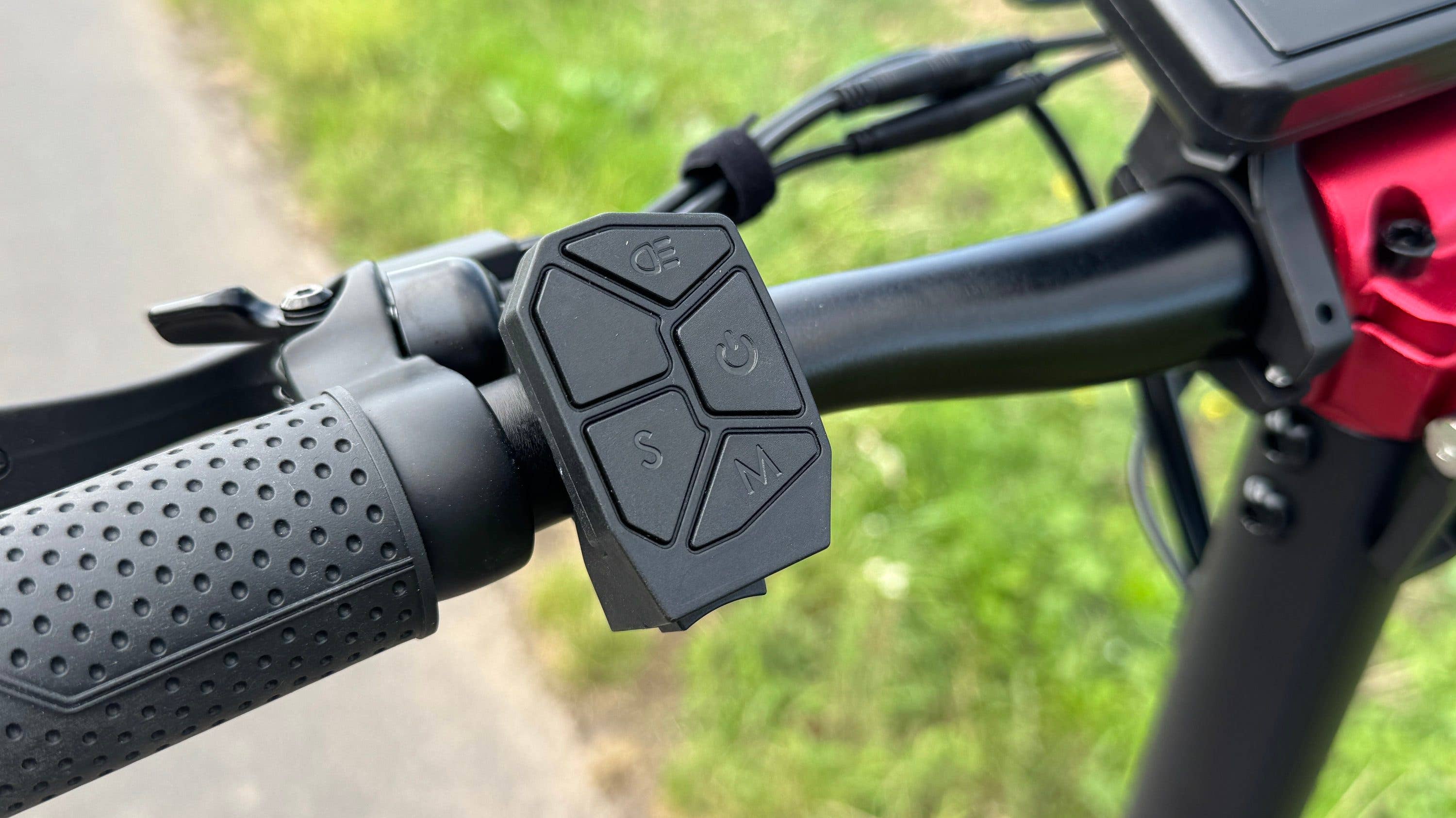 Das Kontrollpanel am linken Griff