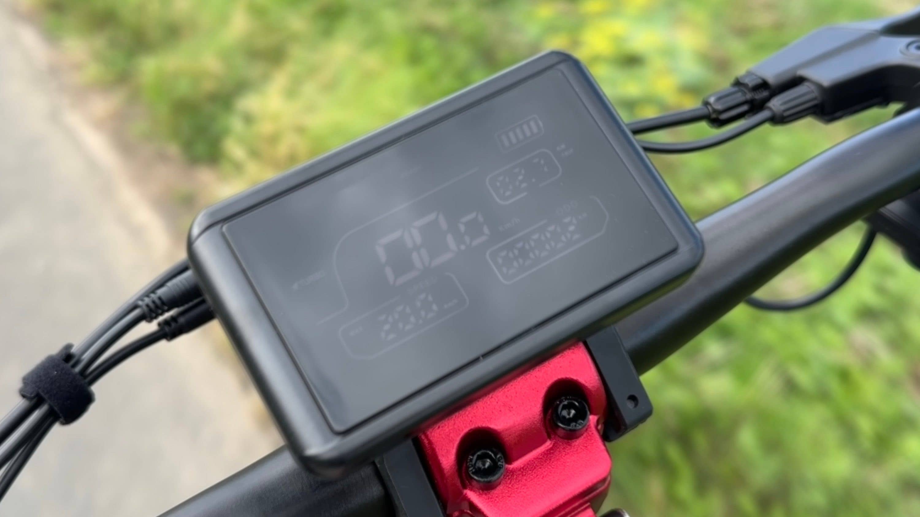 Das Display des iScooter T8 zeigt alle wichtigen Infos auf einem Blick