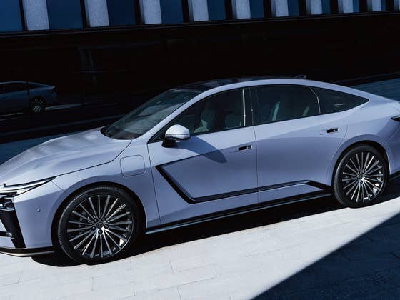 Lexus ES (2026): Luxus-Limousine wird (auch) zum E-Auto