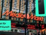 MediaMarkt-Store im Hintergrund, daneben das Redmi 14, welches jetzt nur 109 Euro kostet