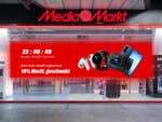 MediaMarkt mit einem roten Banner in der Mitte, das eine Zeit anzeigt und auf die Mehrwertsteuer-Aktion hinweist.