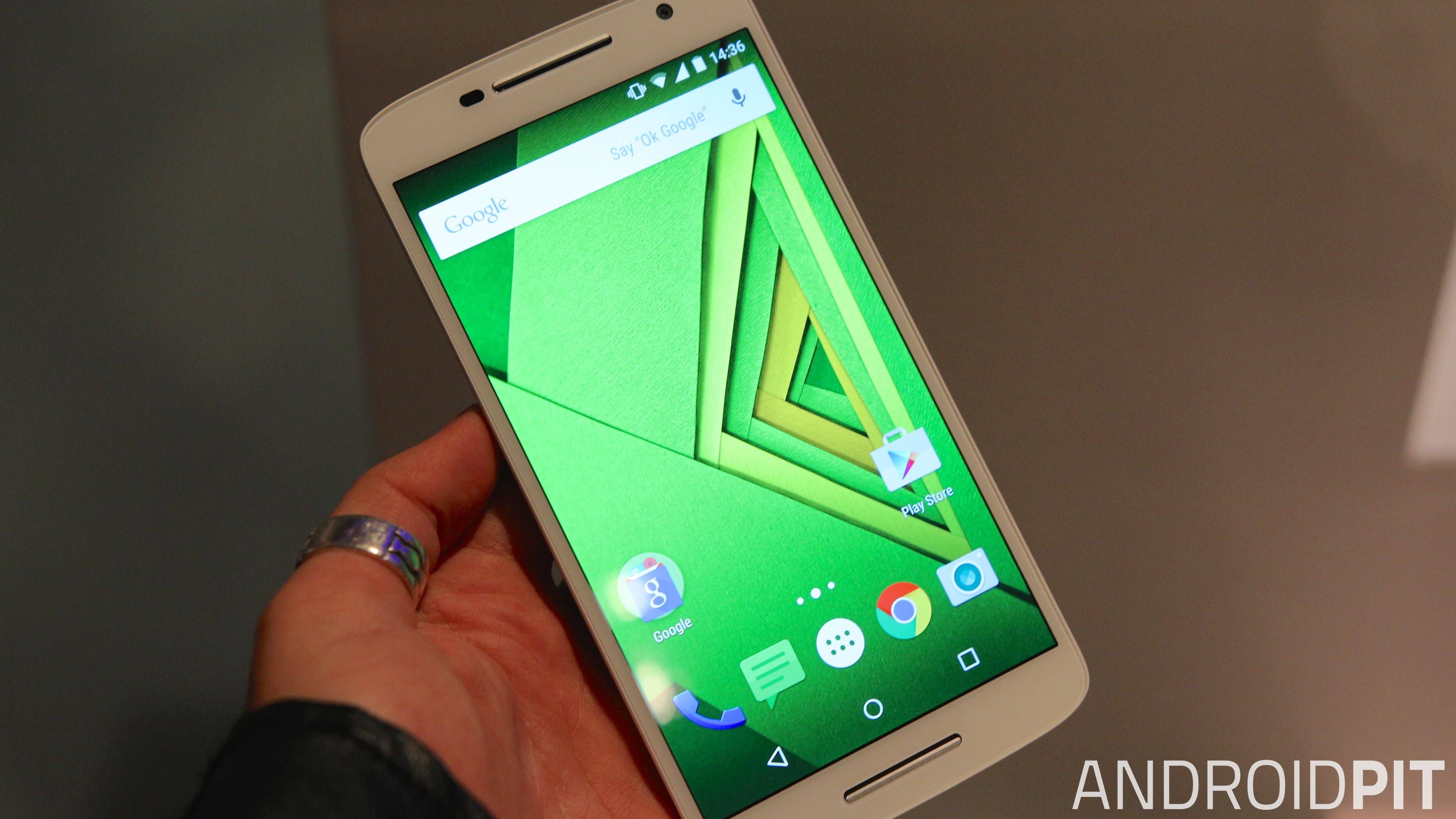 motorola moto x screen play