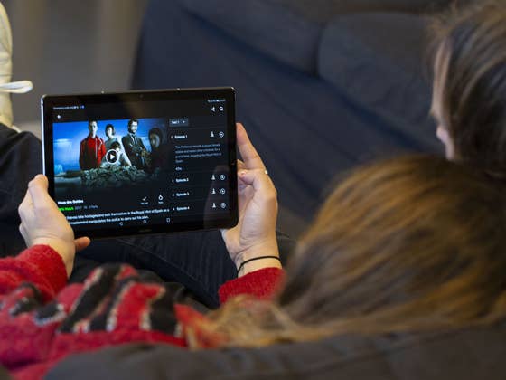 Disney+, Netflix & YouTube zusammen schauen: So geht’s
