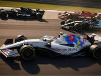 Einige Rennwagen duellieren sich auf der Strecke, das Auto mit Gemini-Logo liegt vorn.