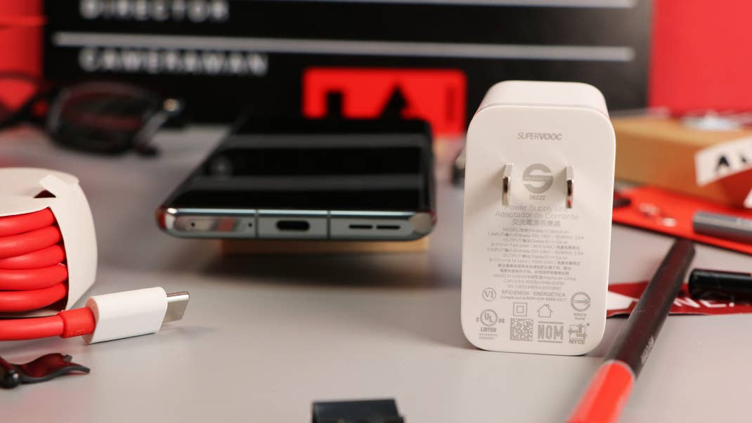 OnePlus präsentiert uns dieses Jahr nur das OnePlus 11 – ganz ohne Pro.. Wir sehen das OnePlus 11 5G (US-Modell)